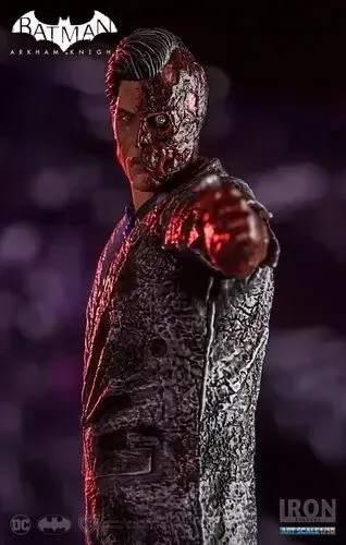 Two-Face (Batman Arkhan Knight) art Scale 1/10 iron studios 