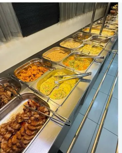 Atendente de restaurante buffet