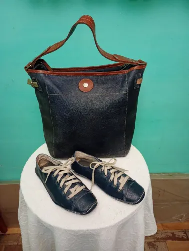 Bolsa e Mocassim em Couro Legítimo