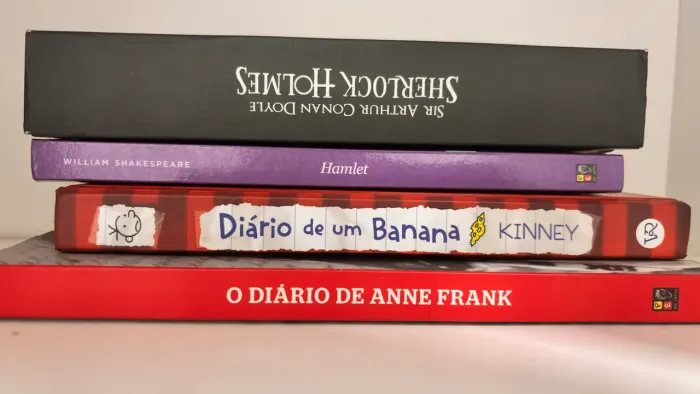 Lote / Kit de livros ( Box sherlock holmes, diario de um banana, anne frank, hamlet)