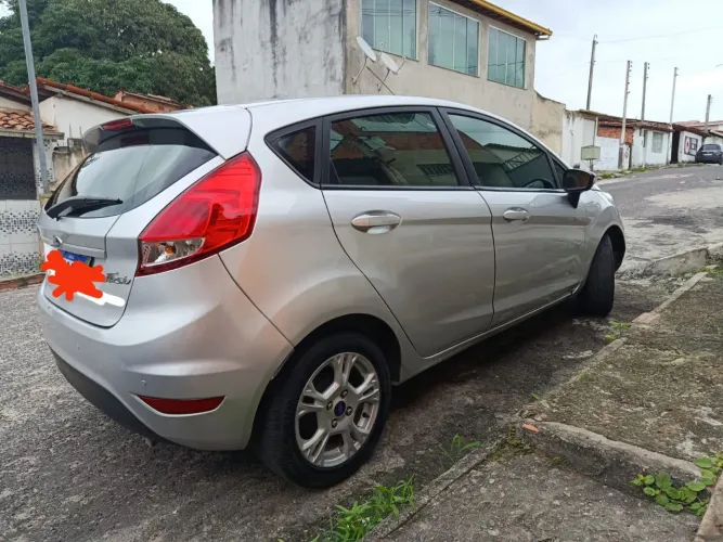 Ford Fiesta 1.6 16V Flex Aut. 5P 2015