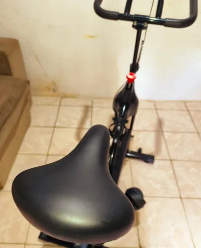 Bicicleta Ergométrica Spinning Vertical com Roda de Inércia 13 kg, para Treino em Casa