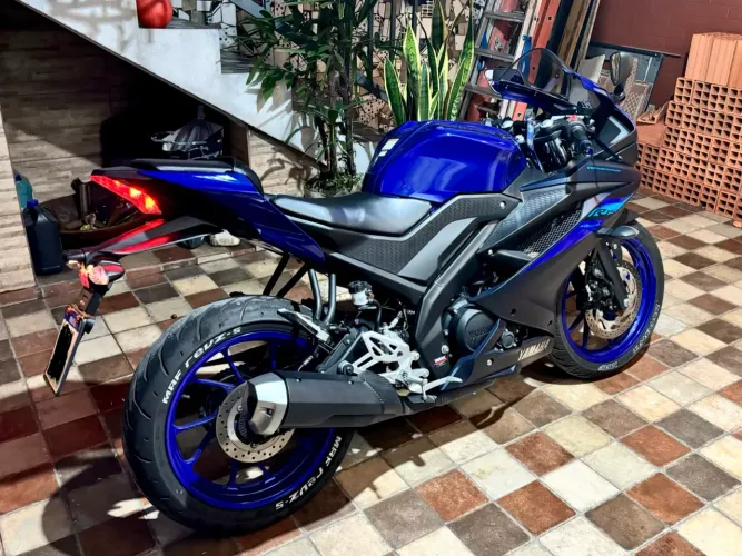 Yamaha YZF R15 ABS