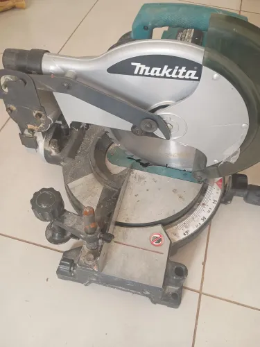Serra Esquadria Makita 255mm 1500W MLS100 Profissional