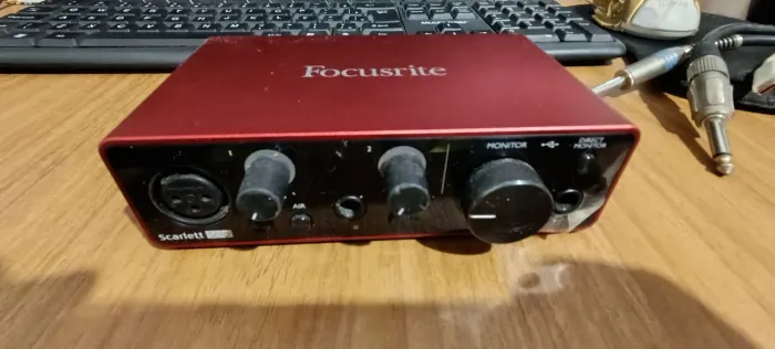 Interface de Áudio Focusrite Scarlett Solo 3ª Geração (G3) - Impecável