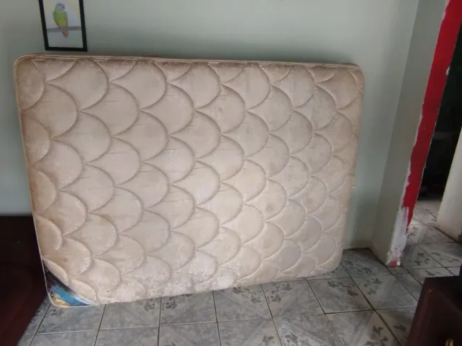Vendo colchão de casal de molas