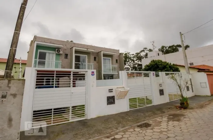 DUPLEX GEMINADO 2 SUÍTES 3 BANHEIROS