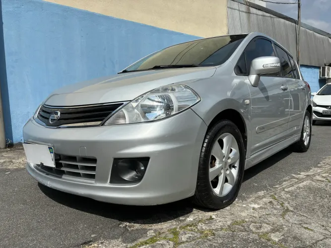 Nissan Tiida SL 1.8/1.8 Flex 16V Mec. 2013