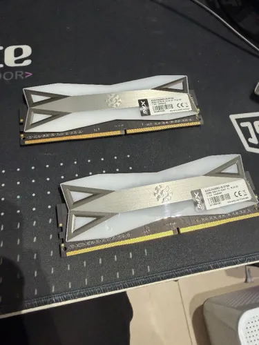 2 pentes de 8gb 3600MHZ, RGB , XPG