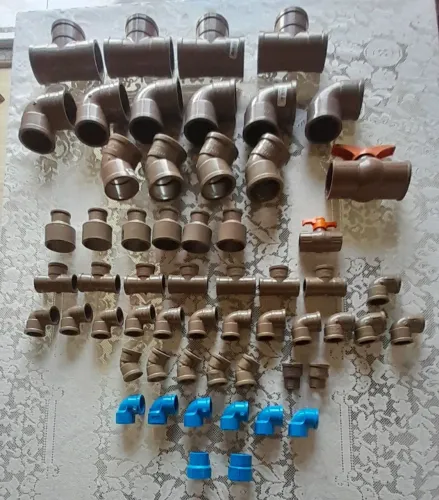 Vendo lote com tubos e conexões