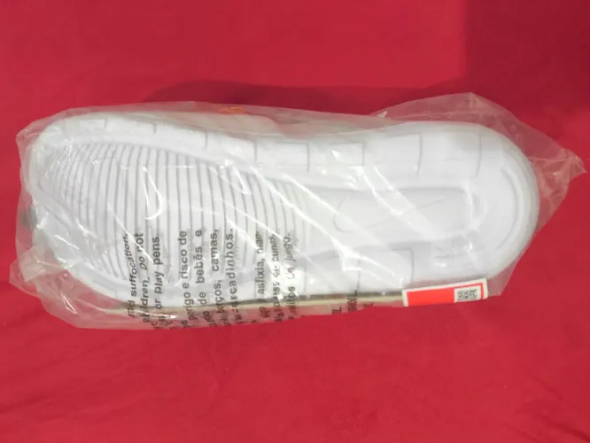 Vendo chinelo Nike lacrado  tamanho 40