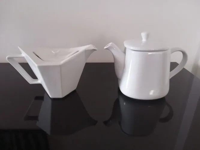 Bule louça com chaleira de louça semi novos