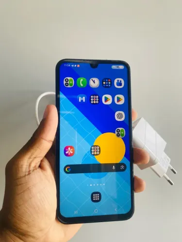 Vendo Samsung M15 5G 128GB R$380,00