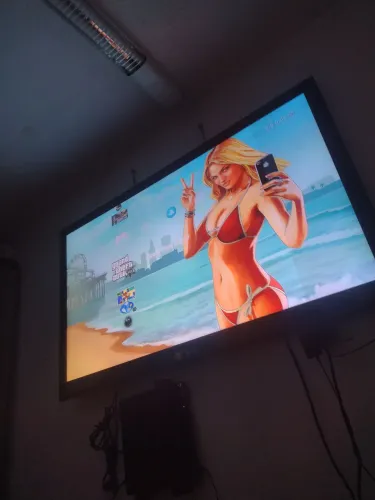 PS3 slim desbloqueado Hen. Com varios jogos na memória 160 gb de hd. 