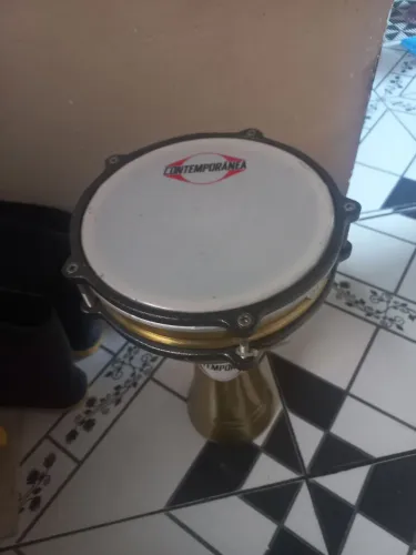 Djembê contemporânea em alumínio 
