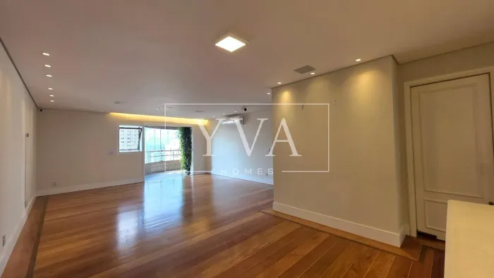Perdizes, 198m² Reformados com 3 Suítes e Lazer de Clube na Itapicuru