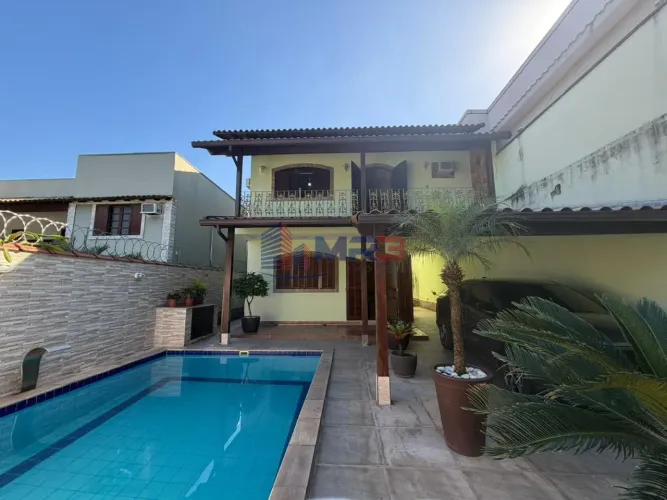 Casa com piscina e 3 quartos para venda em Curicica