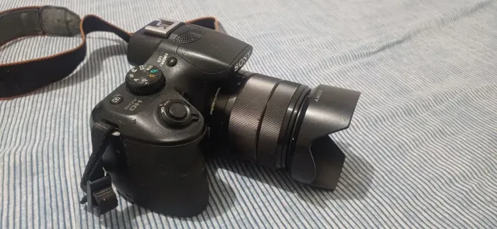 Vendo máquina SONY A 3.000 lançamento 2013 em perfeito estado, toda original.
