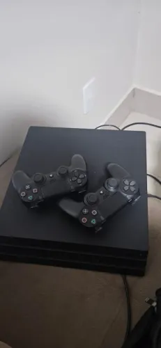 PlayStation 4 Pro 1TB Completo + 2 Controles Originais