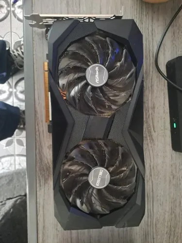 Placa de video AMD RX 7600 usada