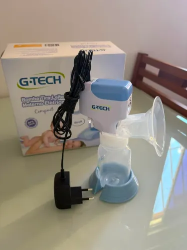 Bomba elétrica e potes de vidro para leite materno praticamente nova