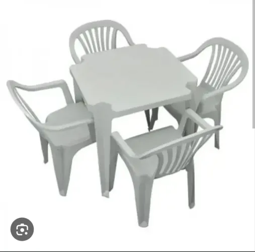 Jogo de mesa e cadeira com apoio de braço