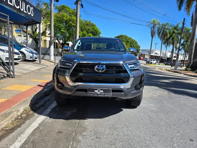 Toyota Hilux CD SRX Plus 4X4 2.8 TDI Die. Aut. 2024