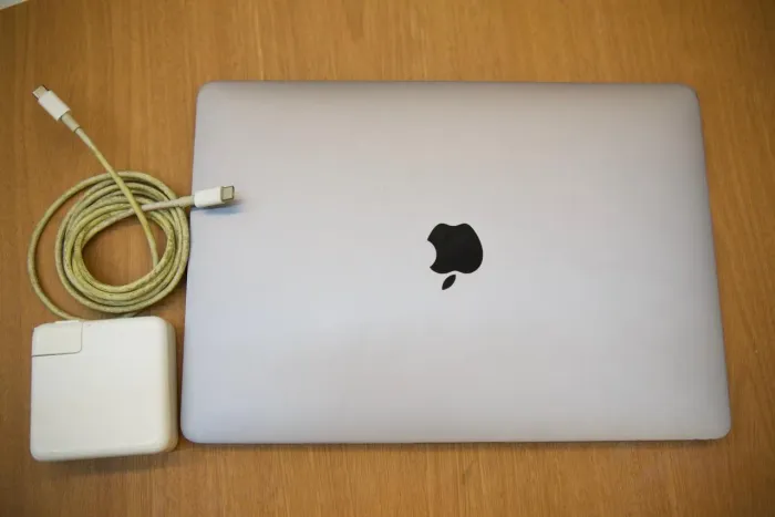 MacBook Pro 13? 2017 Touch Bar - Bateria 90% - Excelente estado