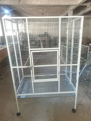 Viveiro para papagaios e calopsitas