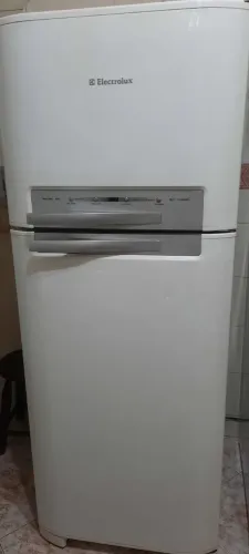 Geladeira Electrolux Frost Free 402 litros, 127v, gelando bem, fica na Tijuca, ___________