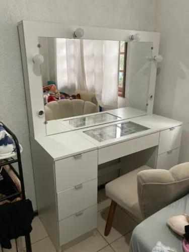 PENTEADEIRA LINDA E FUNCIONAL EM ESTADO DE NOVA + POLTRONA PETALA