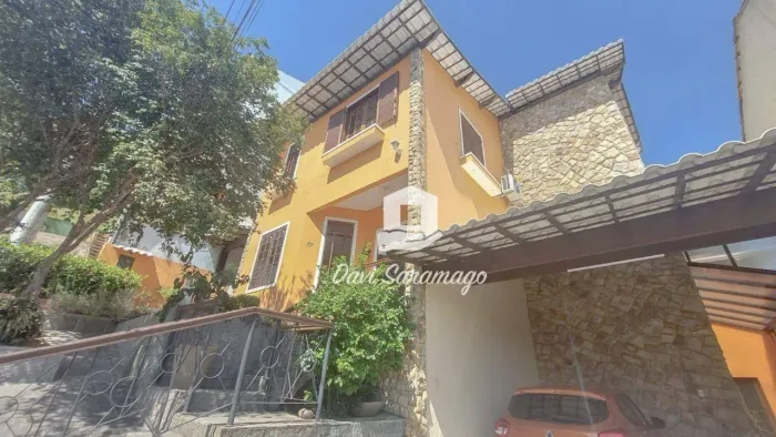 Casa de alto padrão em condomínio no coração de São Gonçalo !