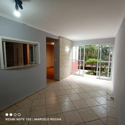 APARTAMENTO TERREO PARA ALUGAR 3 DORMITORIOS (1 SUITE), SEMI-MOBILIADO