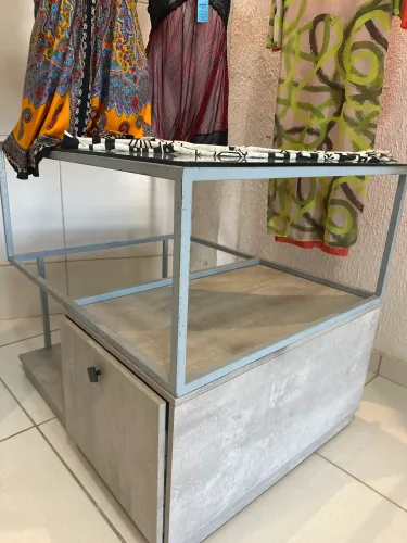 Vendo Móvel para loja