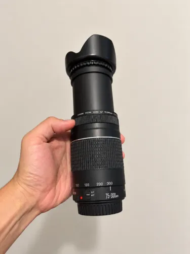 Canon EF 75-300mm f/4-5.6 ? muito bem cuidada