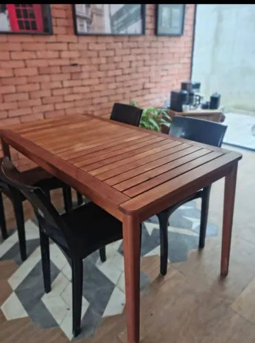 Mesa de madeira maciça Tok&Stok