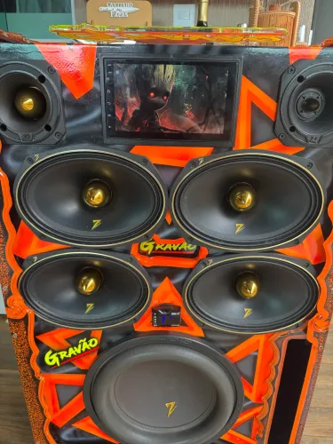 Vendo caixa de som moderna