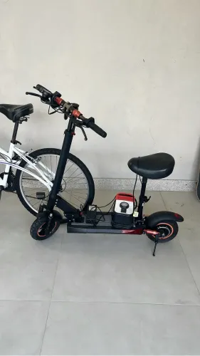 Patinete elétrico com banco 