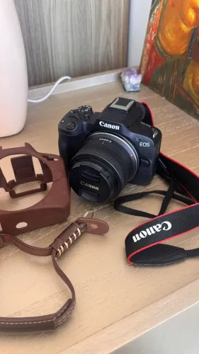 Canon EOS R50 Preta (KIT) lENTE 18-45