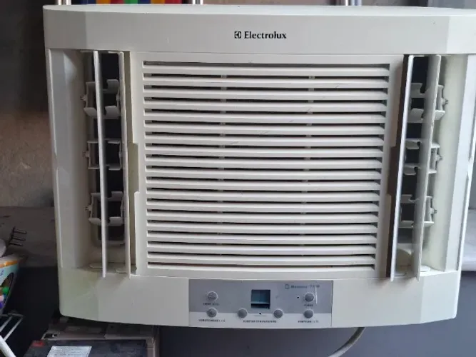 AR CONDICIONADO DE JANELA ELETROLUX 7.500 BTUS