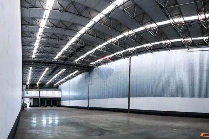 "Galpão Ideal em SP: Moderno, Seguro e Sustentável"