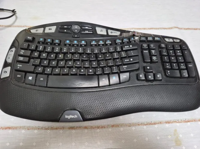 Logitech K350 2.4Ghz Wireless Keyboard