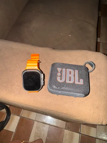 Caixa de som JBL é Relógio 
