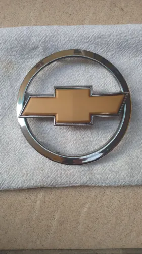 Emblema do parachoque dianteiro Celta ou Prisma 