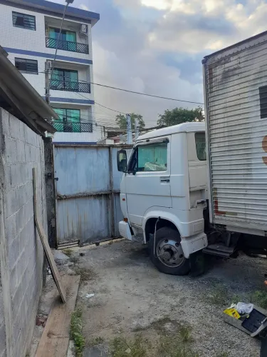 Caminhão Baú pra trabalhar