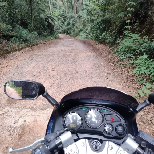 750f moto perfeita para um bom lazer um som maravilhoso dos 4cc