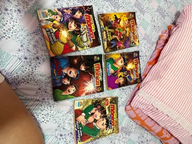 Livros, gibis da Turma da Mônica.