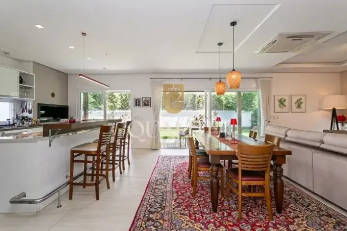 Casa de 4 dormitórios (3 suítes) Condomínio Fechado na Lagoa da Conceição R$5.690.000,00