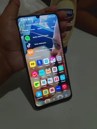 Celular semi novo 