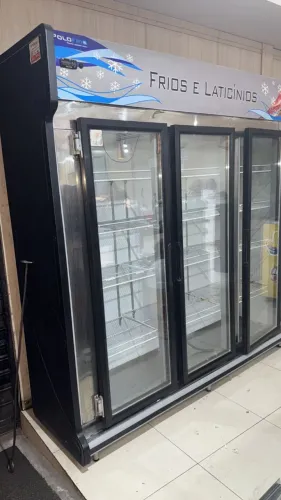 Geladeira expositora Polofrio 3 portas mt nova, funcionando perfeitamente. R$11.500,00